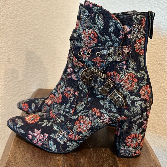 Badgley Mischka Collection Morrisey Brocade Bootie Size 81/2 - Picture 5 of 13